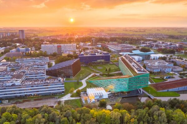 Zernike - Zonsondergang boven Zernike Campus - Droninger-min